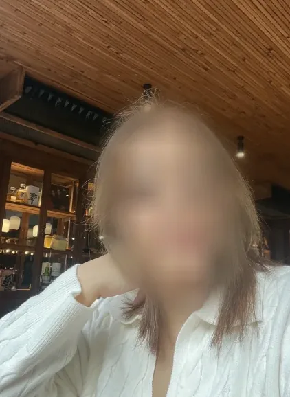 Amina, 40