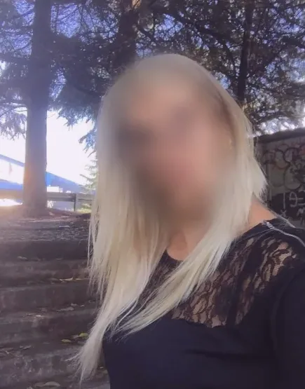 Emina, 32