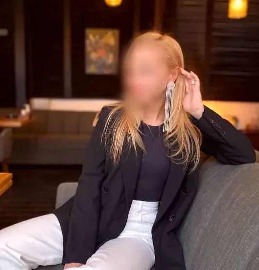 Emma, 32